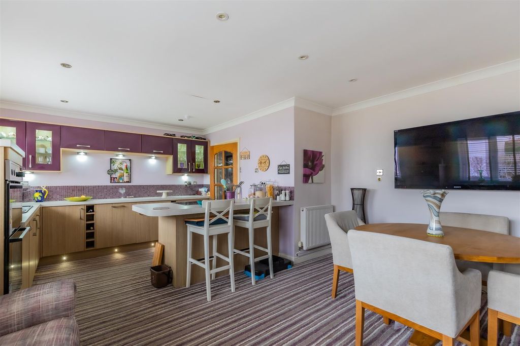 Property photo 2 of 21 4 (12 Of 22).Jpg