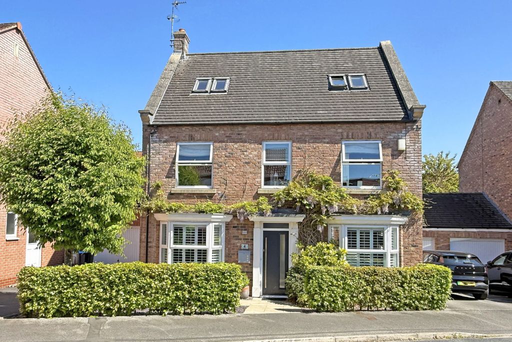 Property photo 1 of 36