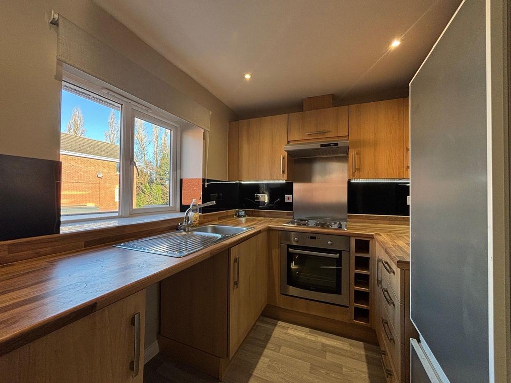 Property photo 2 of 6 Kitchen