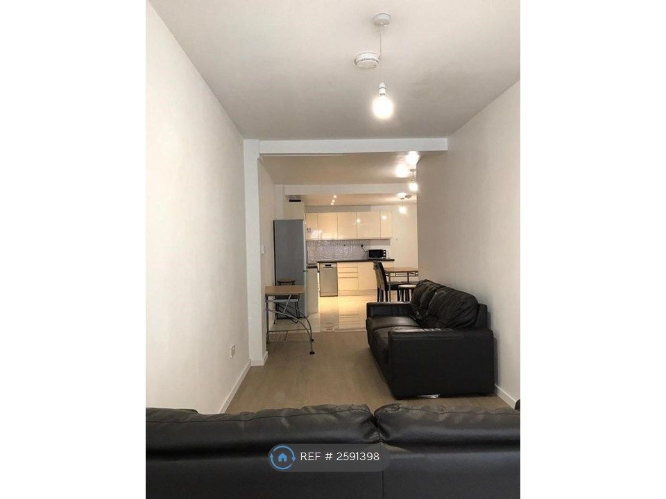 Property photo 3 of 7 Living Area