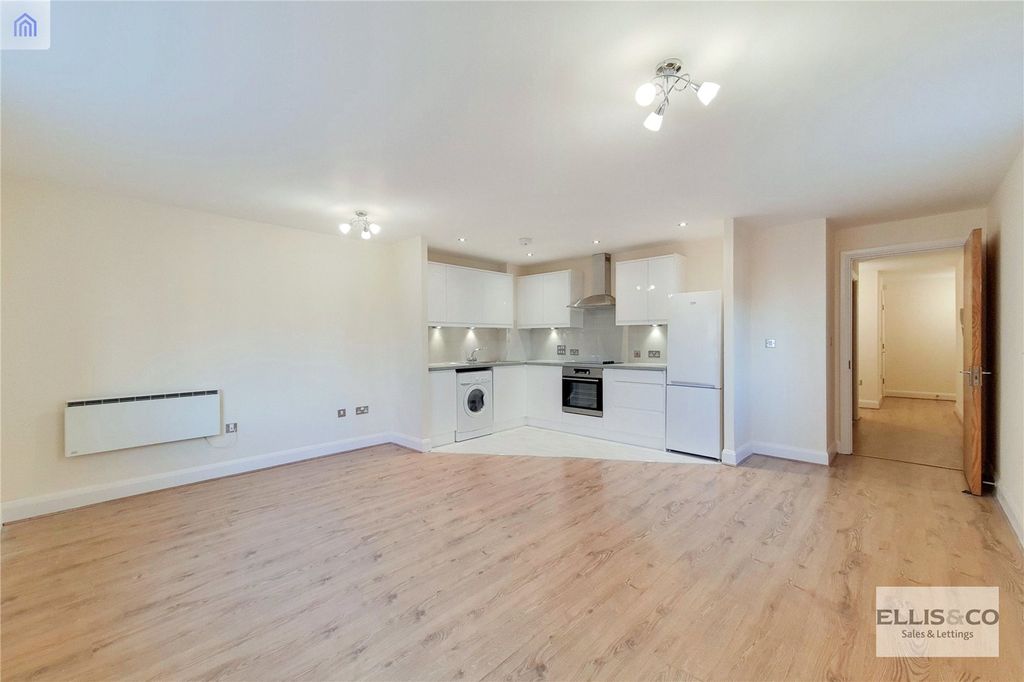 Property photo 2 of 15 Picture No. 27