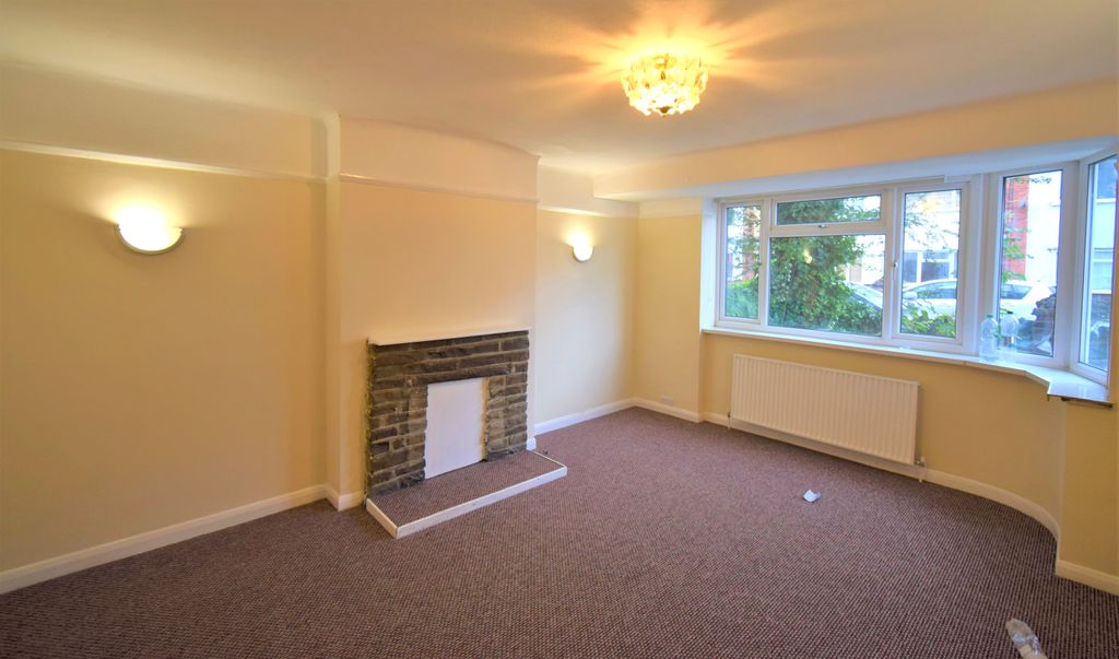 Property photo 2 of 5 Living Room