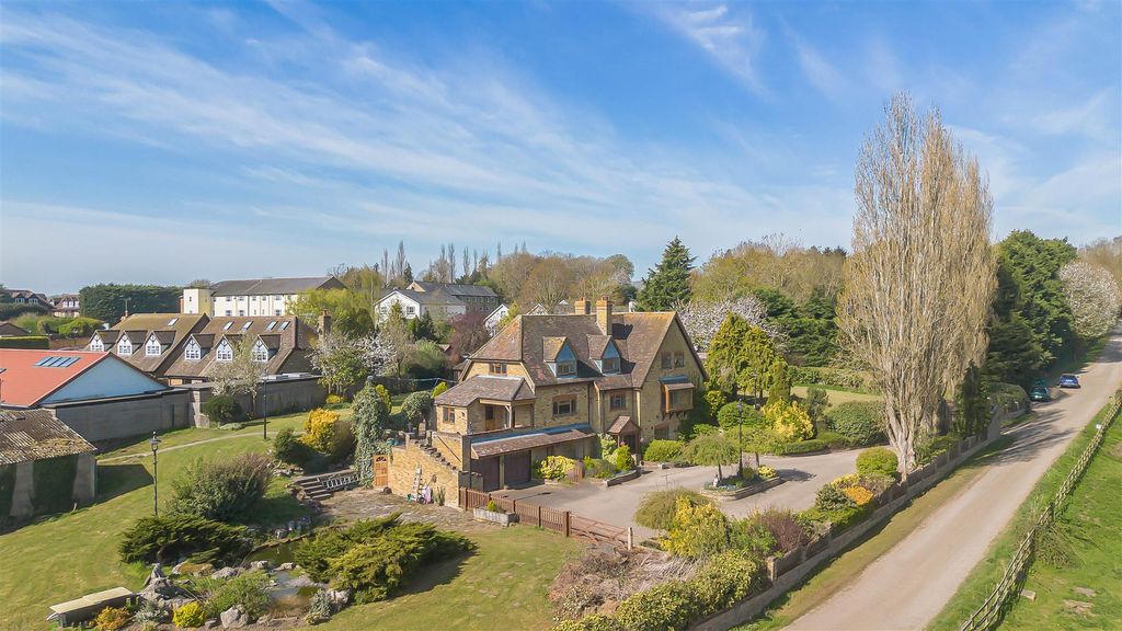 Property photo 1 of 31 77_50355.Jpg