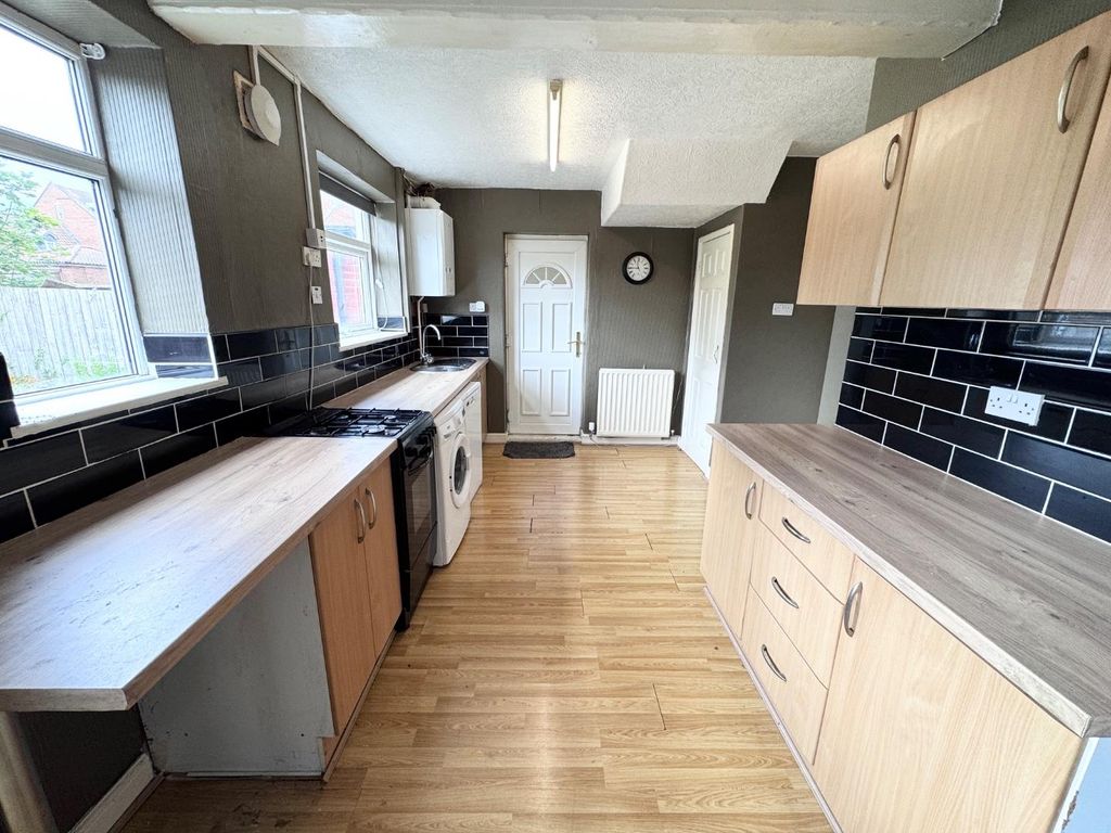 Property photo 3 of 14 Kitchen