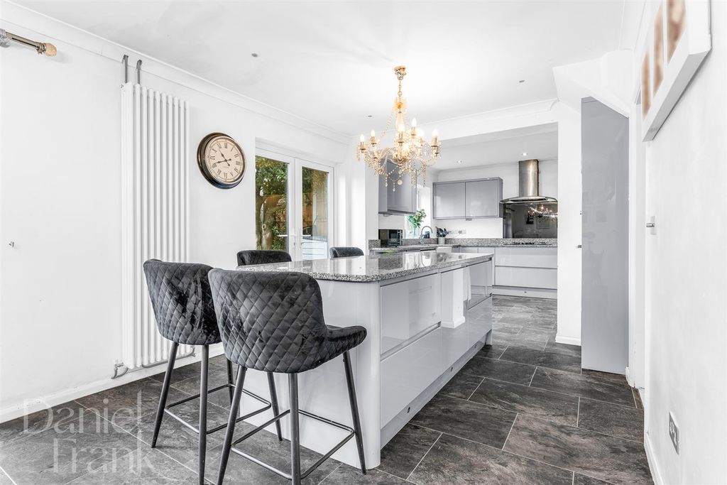 Property photo 2 of 29