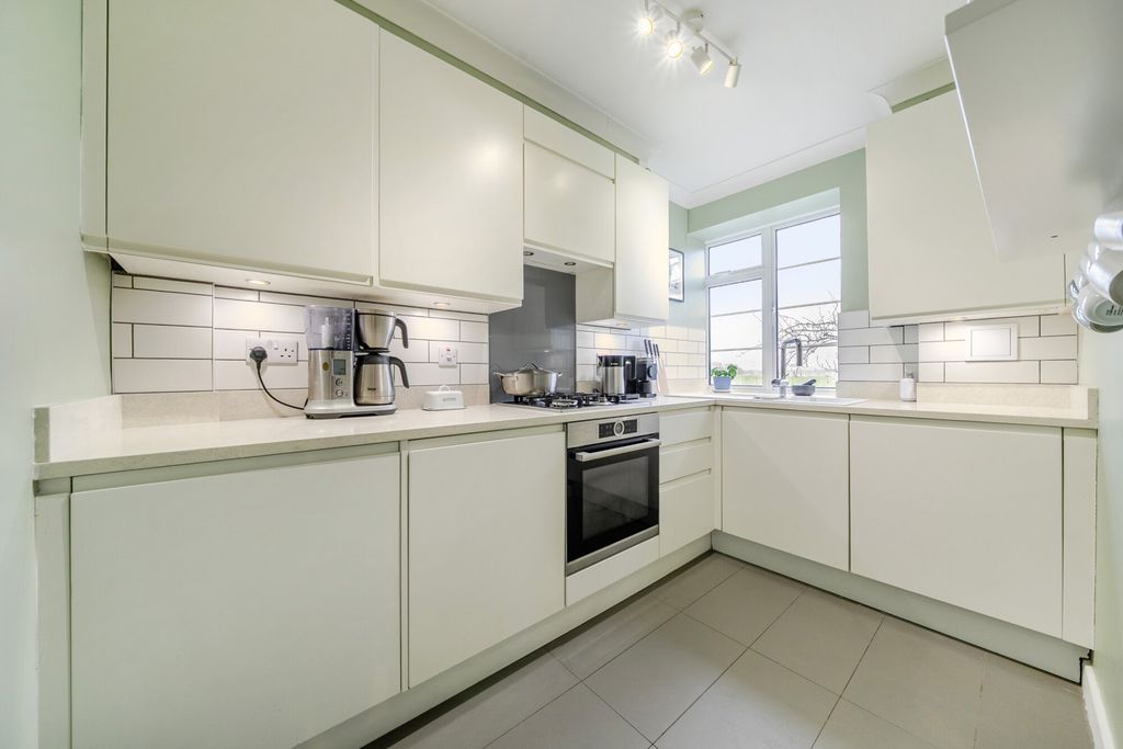 Property photo 3 of 37 Kitchen