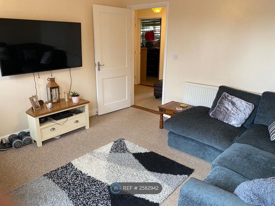 Property photo 2 of 16 Lounge