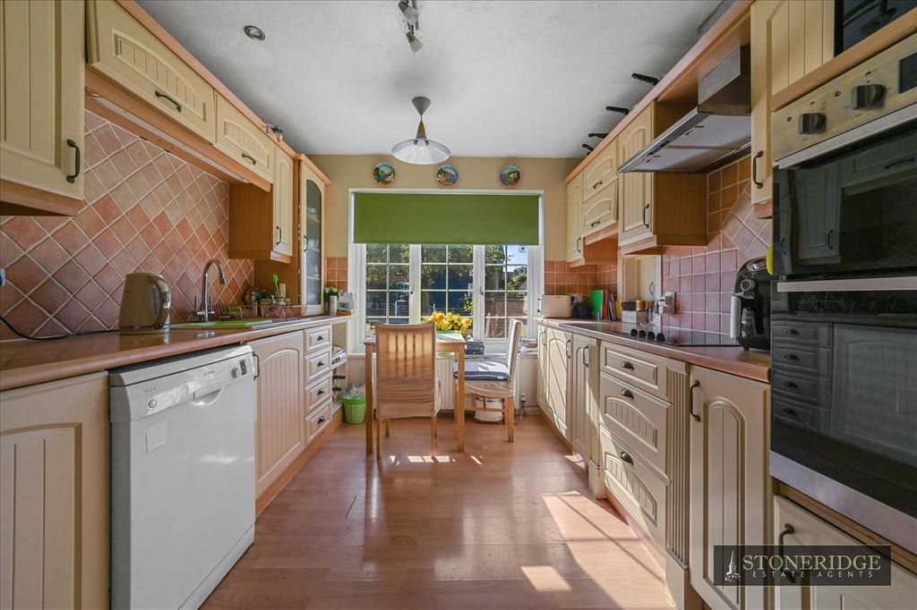 Property photo 3 of 32