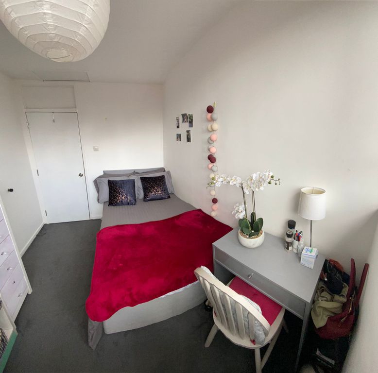 Property photo 1 of 22 Large Rooms - Crondall Street