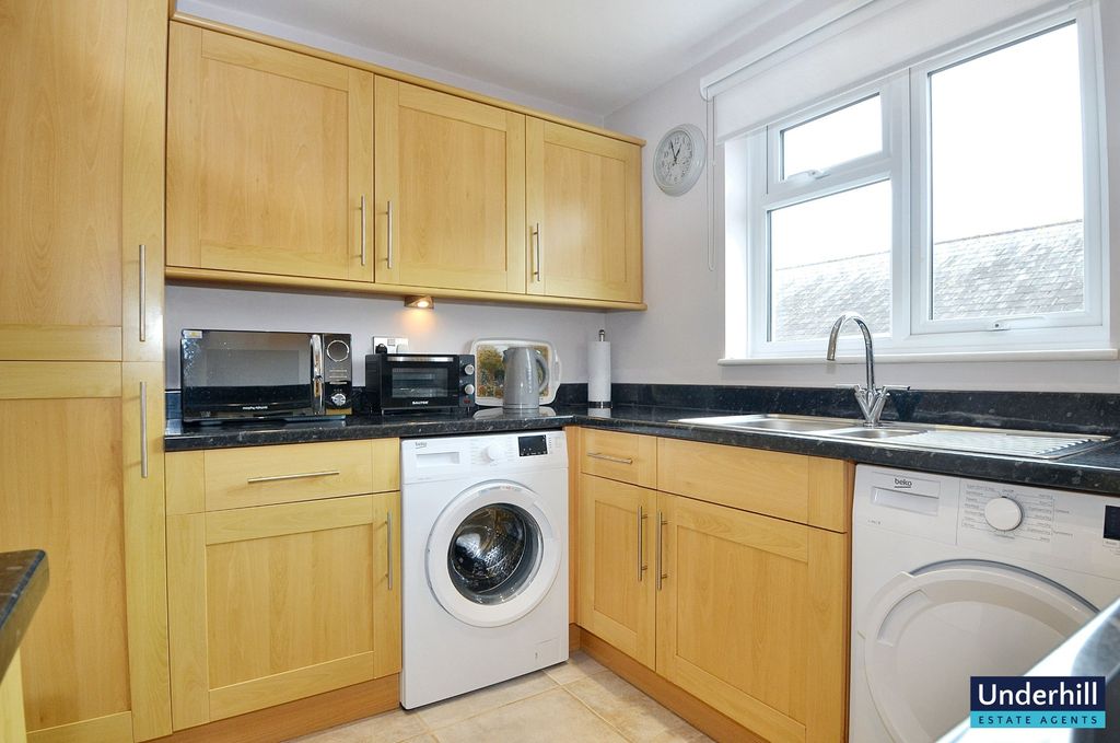 Property photo 3 of 18 Kitchen