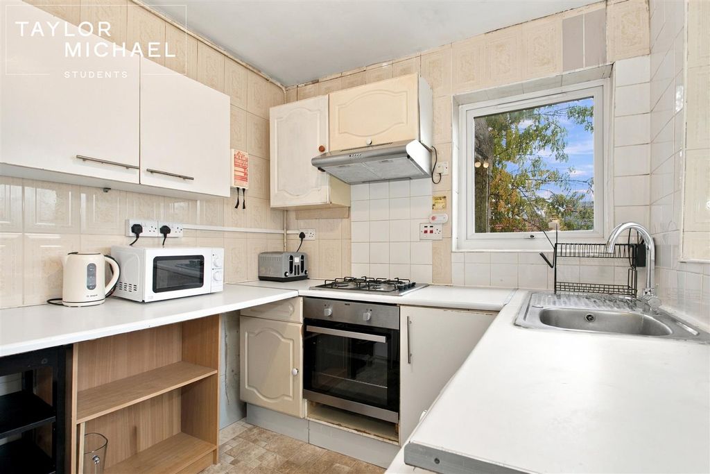 Property photo 3 of 16 Kitchen