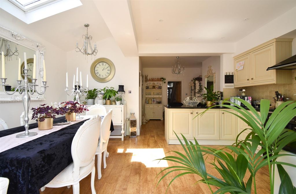 Property photo 1 of 27 Kitchen/Diner