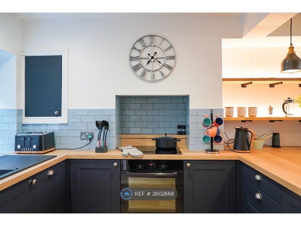 Property photo 3 of 7 Kitchen