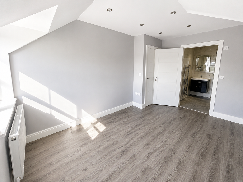 Property photo 3 of 6 Bedroom Ensuite