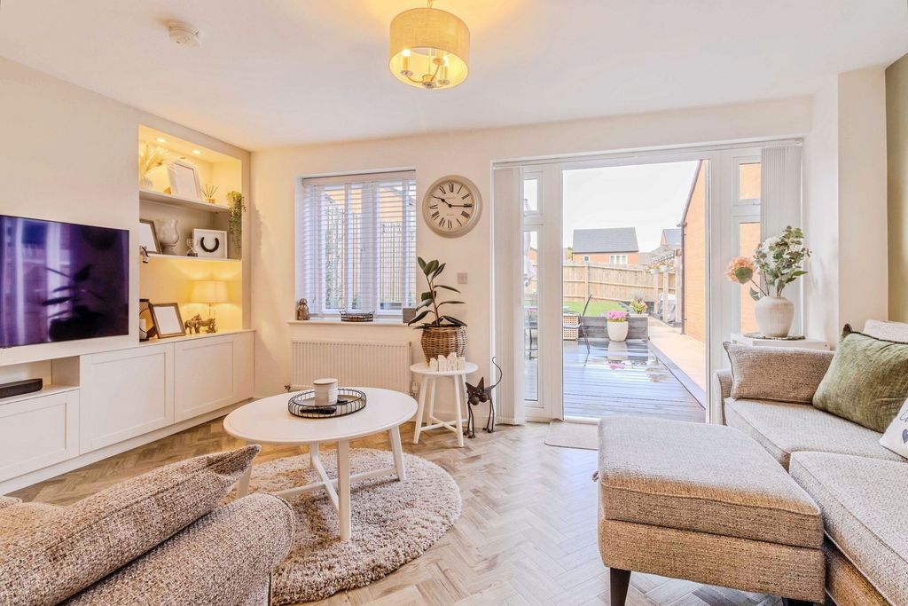 Property photo 3 of 16 Livingroom1