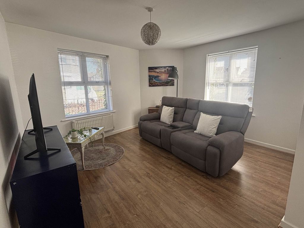 Property photo 3 of 9