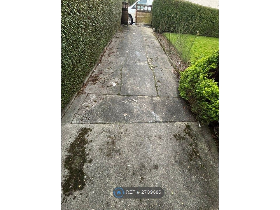 Property photo 3 of 18 Driveway