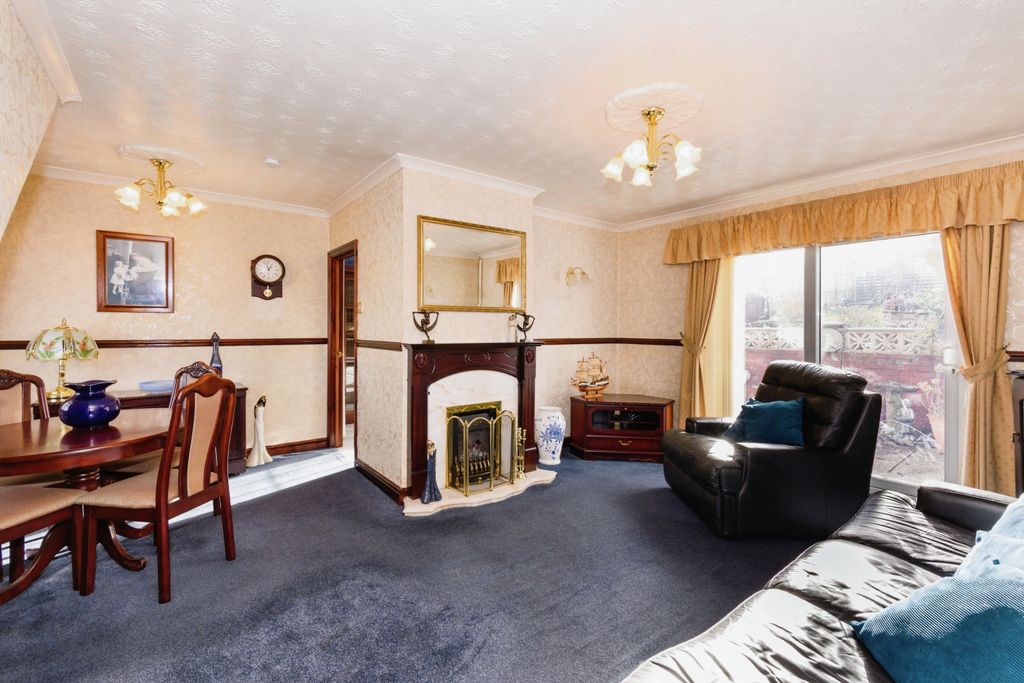 Property photo 2 of 18