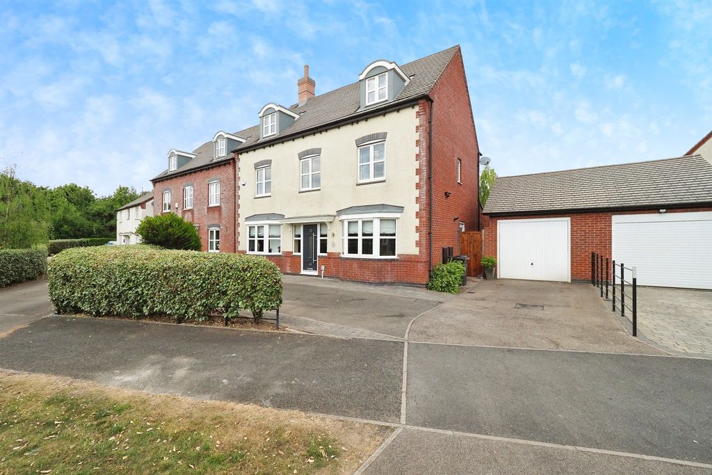 Property photo 2 of 17