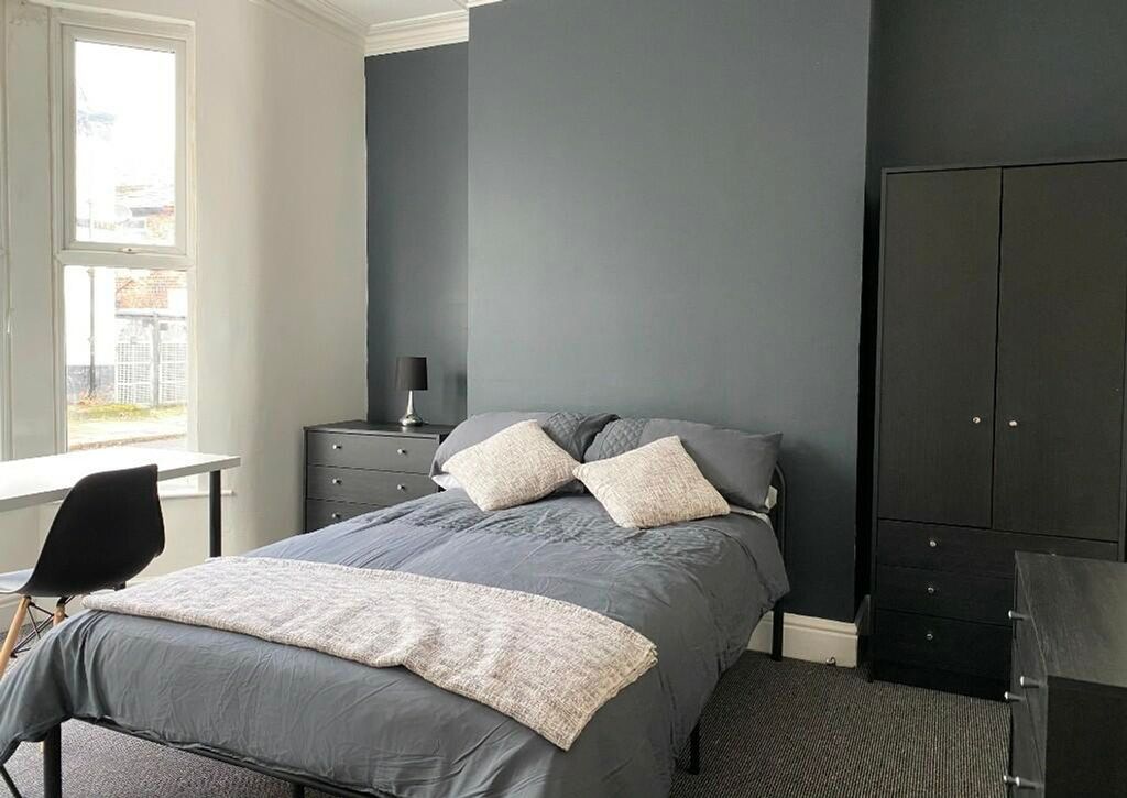 Property photo 1 of 7 A Spacious And Inviting Large Double Bedroom Featu...