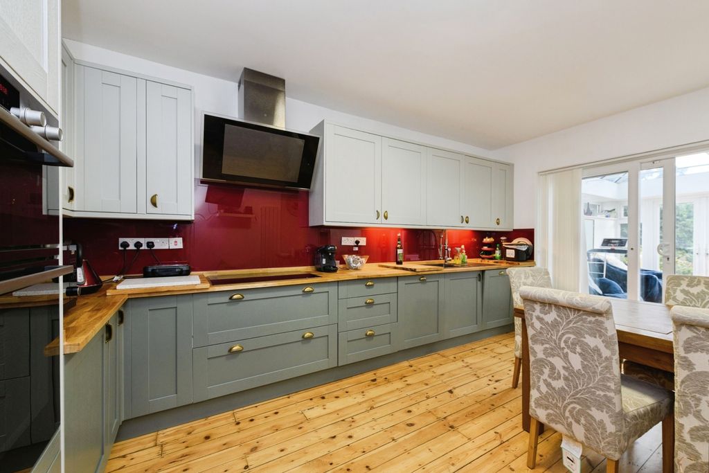 Property photo 3 of 17 Photo