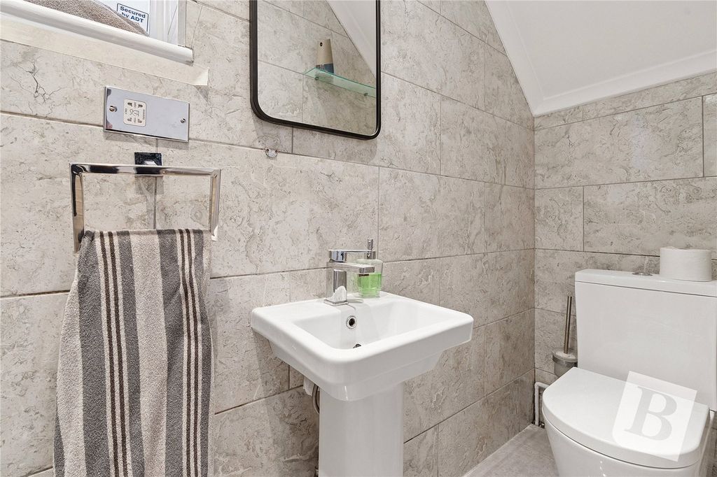 Property photo 3 of 20 Cloakroom