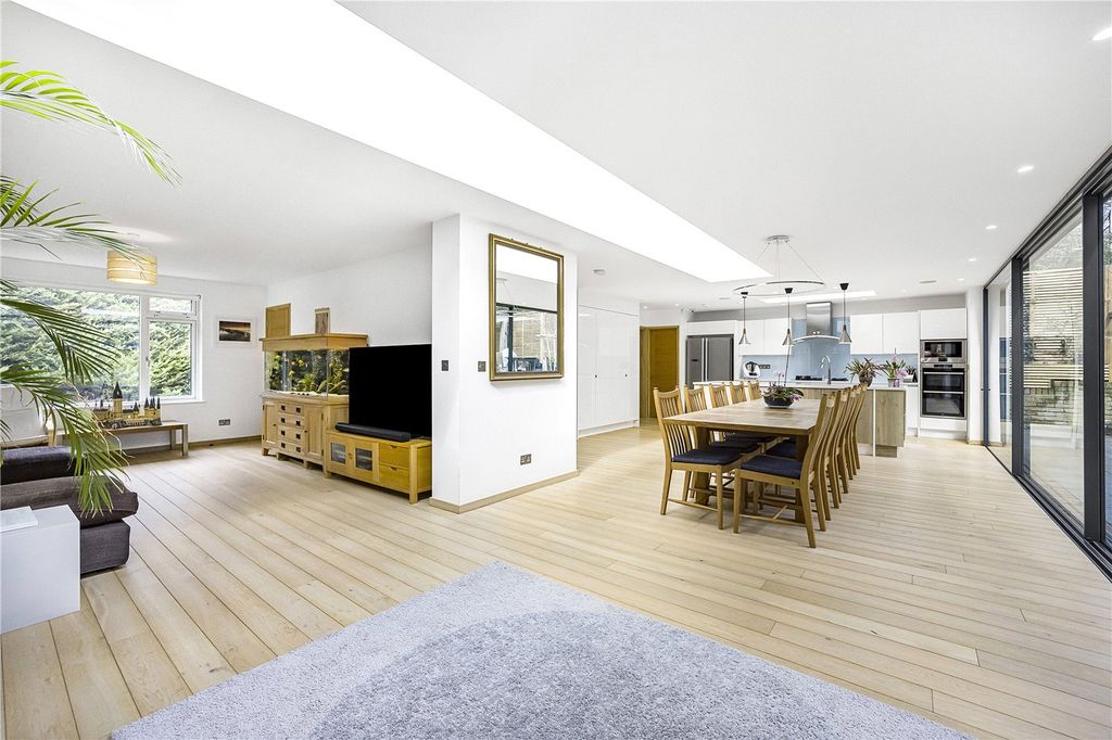 Property photo 2 of 40 Picture No. 33