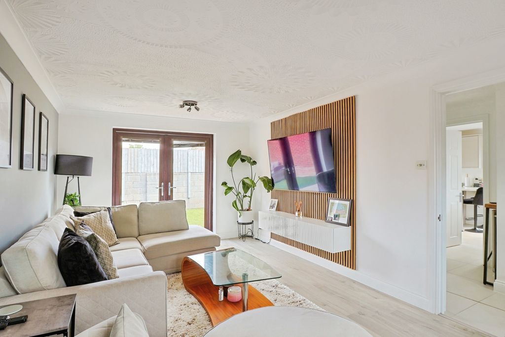 Property photo 3 of 21 Pbox-Img.Jpg
