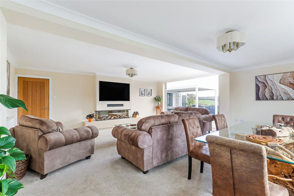 Property photo 2 of 29