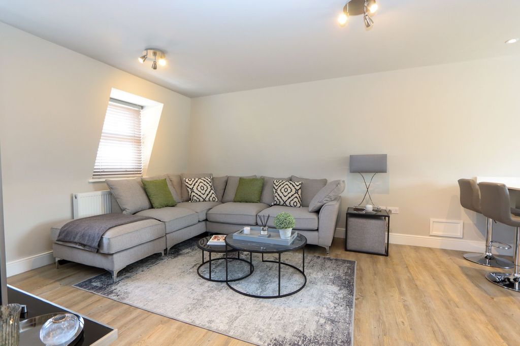 Additional image 10 of 2 bed flat for saleHemnall Street, Epping CM16