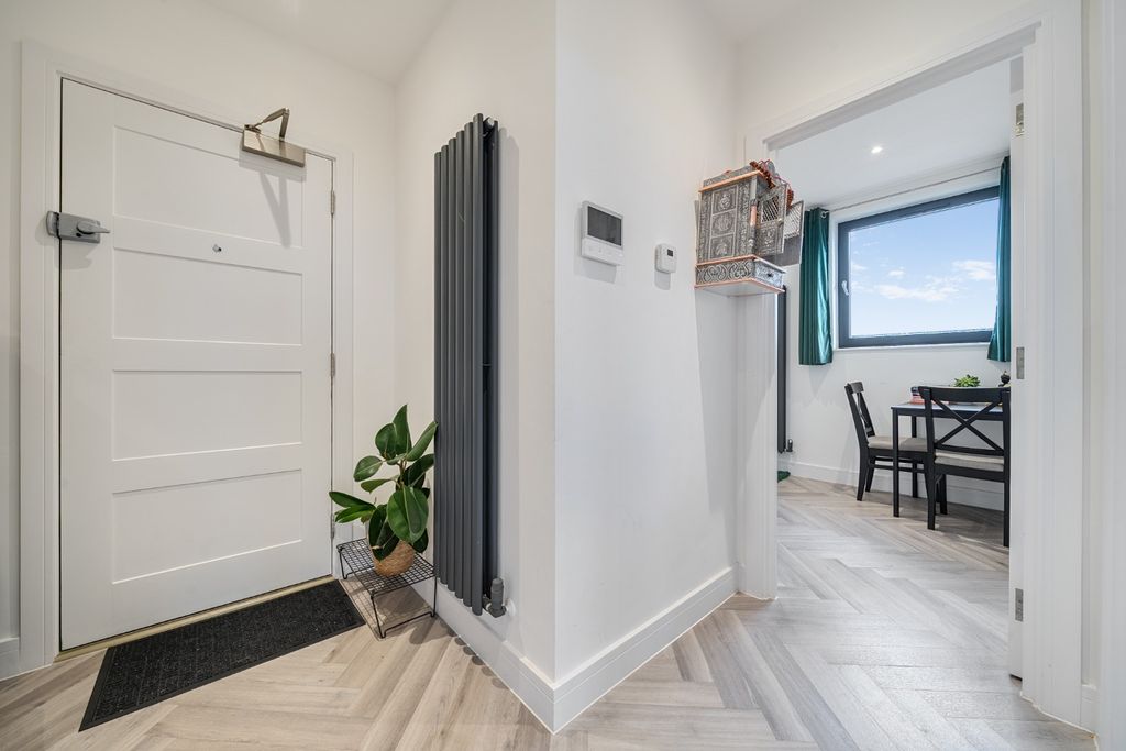 Property photo 2 of 11 3846244