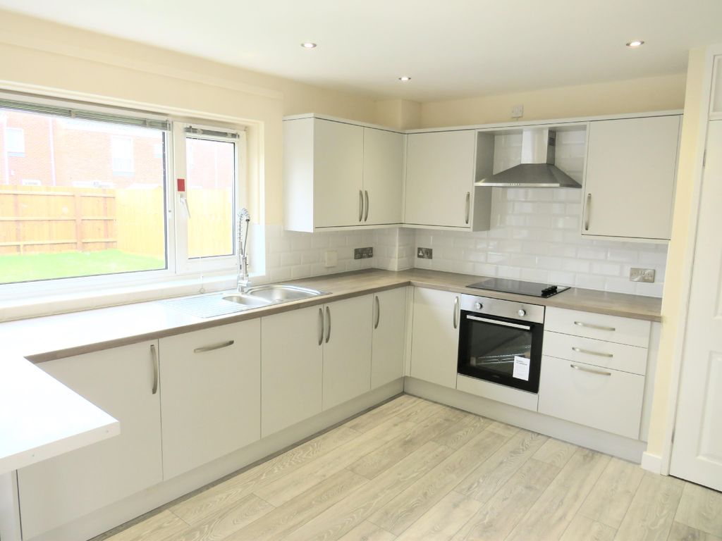 Property photo 3 of 12 Kitchen