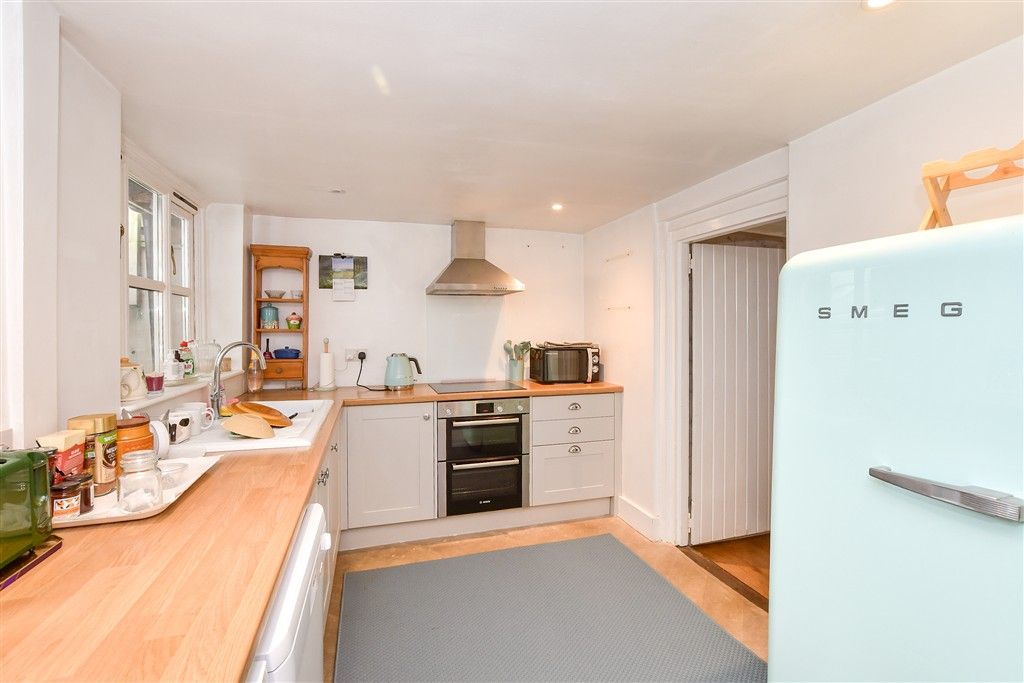 Property photo 2 of 11 Kitchen