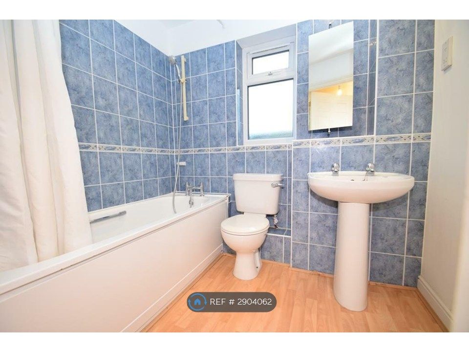 Property photo 2 of 10 Bathroom