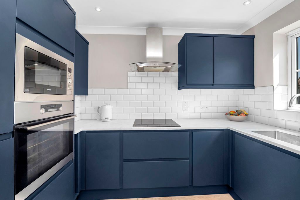 Property photo 3 of 10 Kitchen