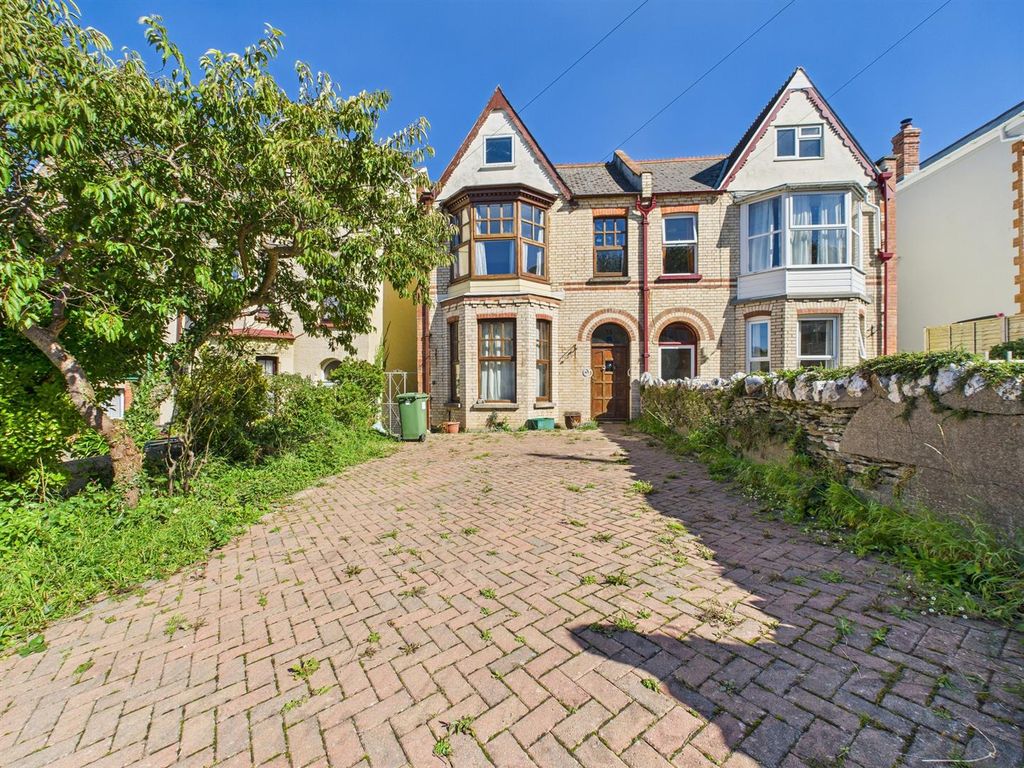 Property photo 1 of 14 Front/ Parking