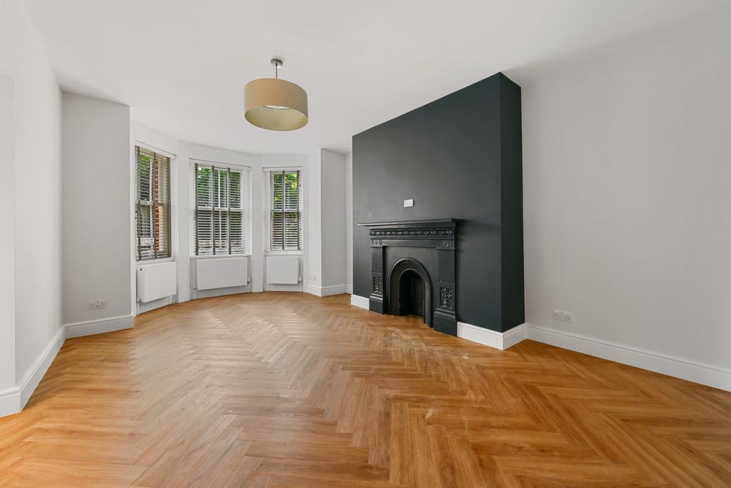 Property photo 1 of 15 14-Bd82Gcham - 114A Fellows Road - Reeption -Original (6).Jpg