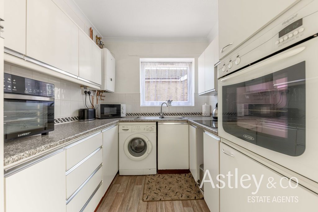 Property photo 3 of 12 Kitchen