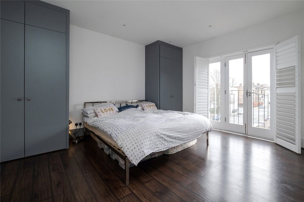 Property photo 2 of 15 Picture No. 16