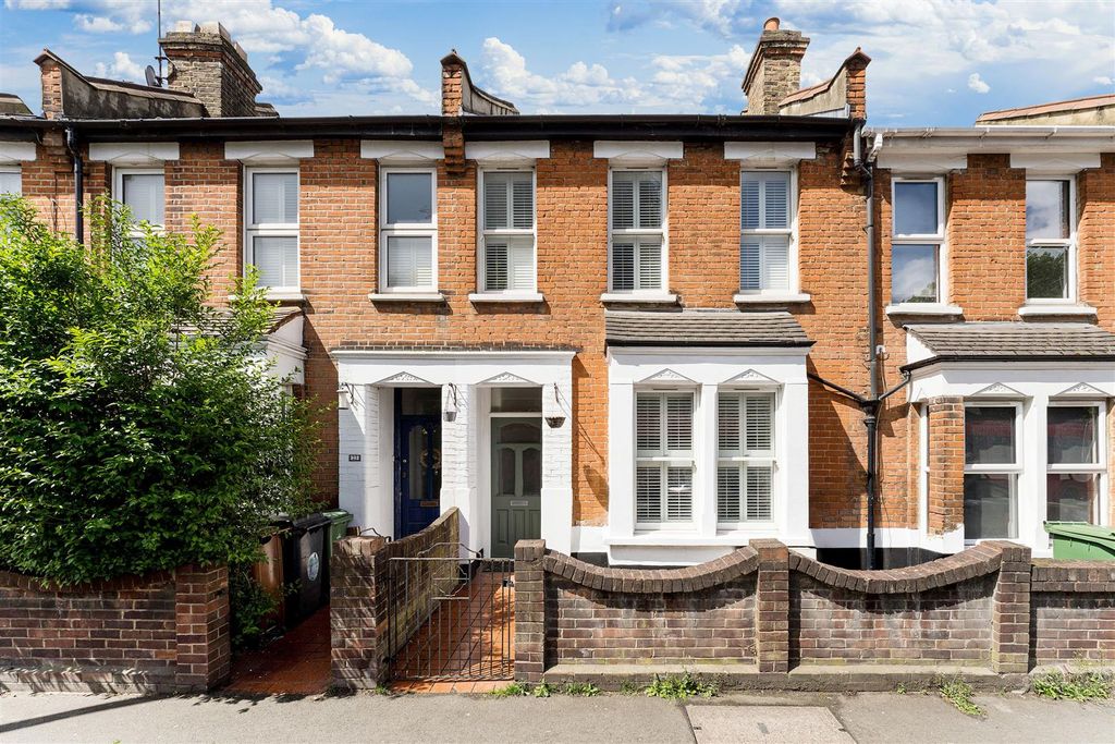 Property photo 1 of 33 Fulbourne Road, E17