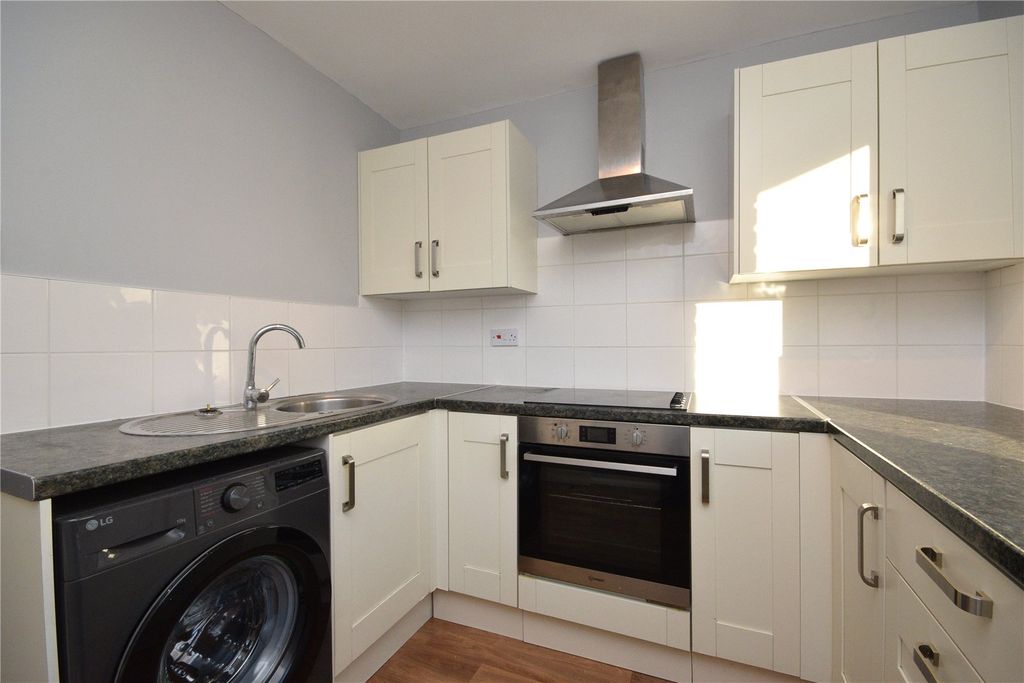 Property photo 2 of 9 Picture No. 18