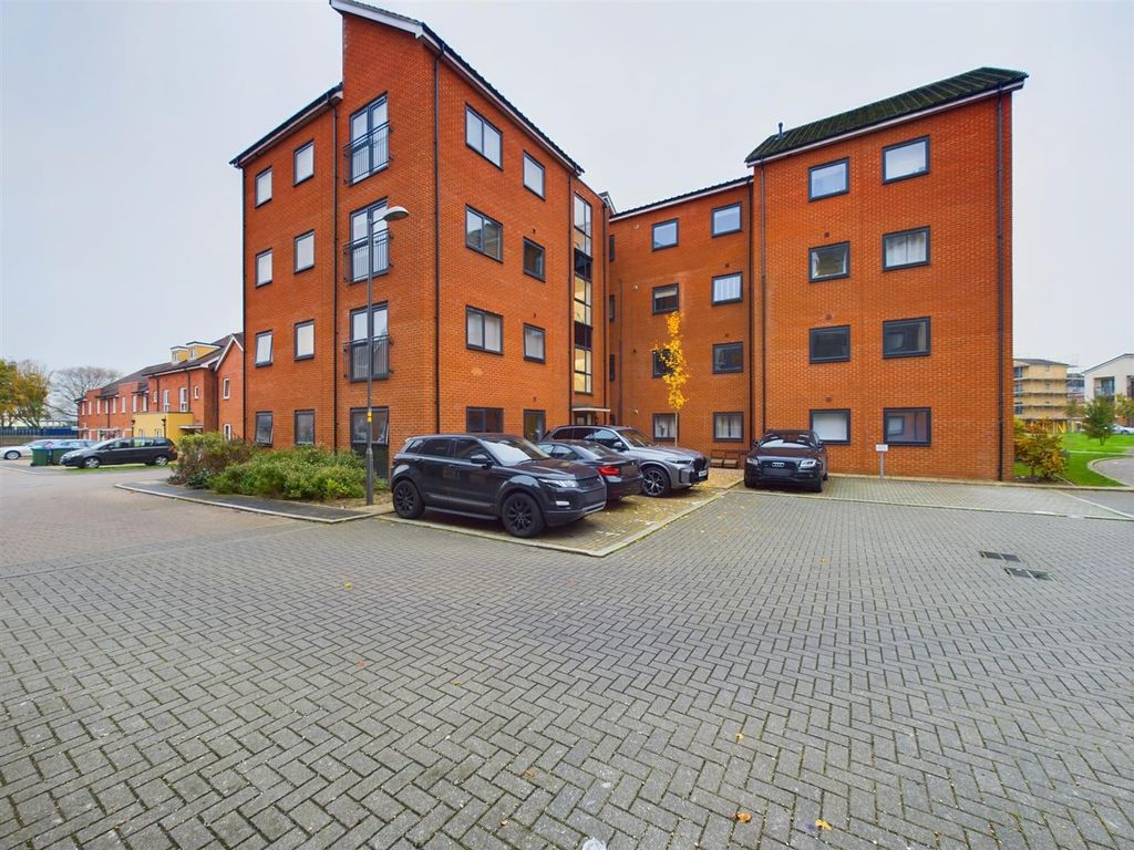 Property photo 1 of 8 Cam01291G0-Pr0551-Still011.Jpg