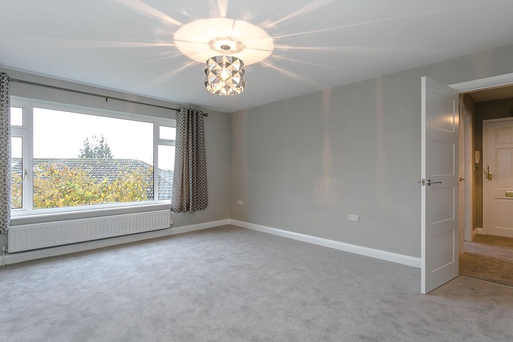 Property photo 2 of 11