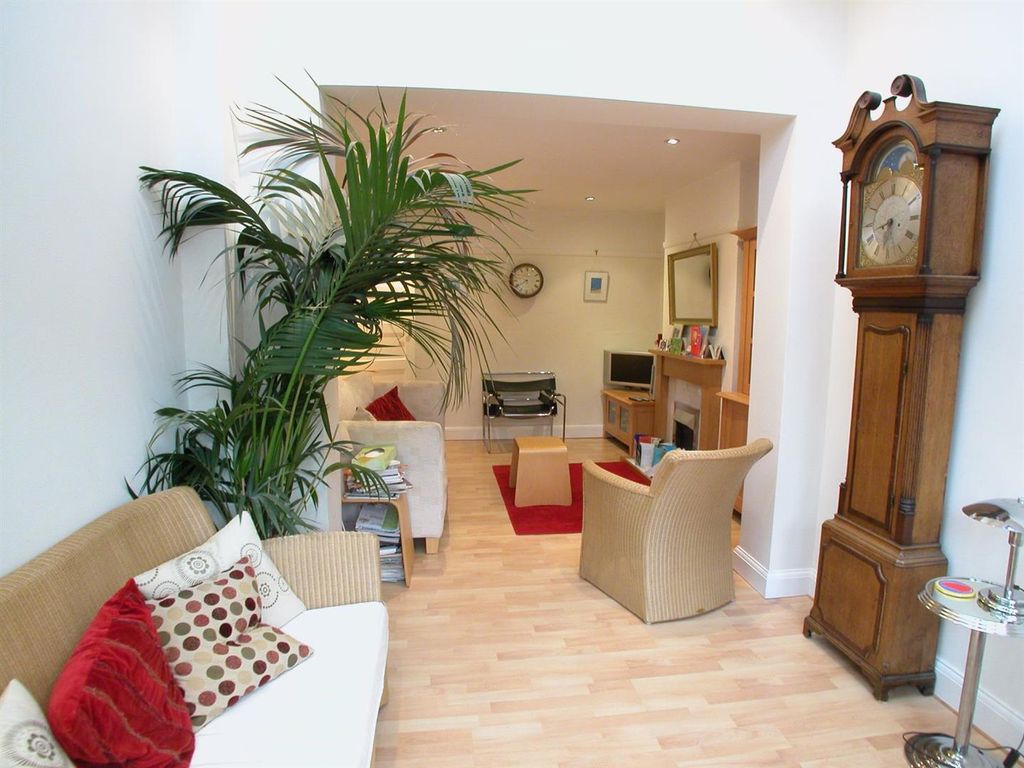 Property photo 2 of 7 Lounge