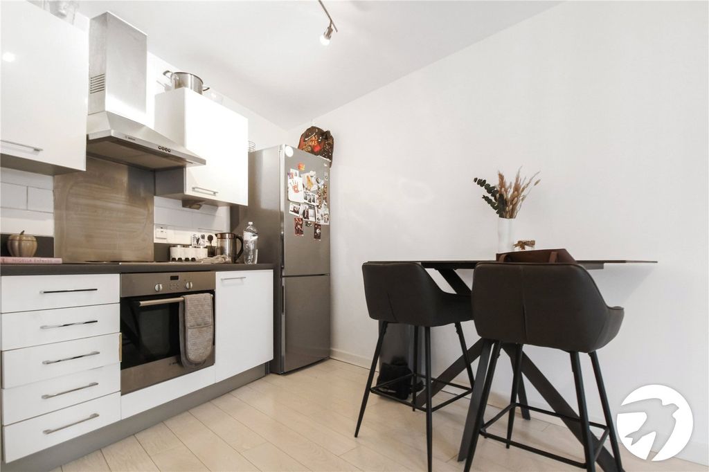 Property photo 2 of 7 Kitchen