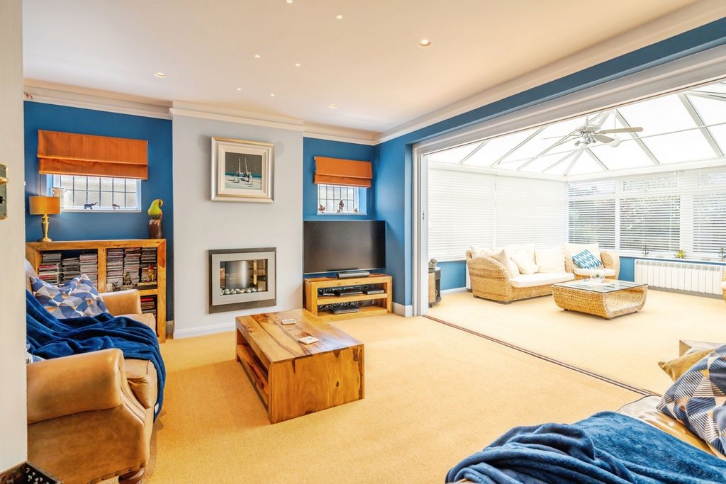 Property photo 3 of 24 Pbox-Img.Jpg