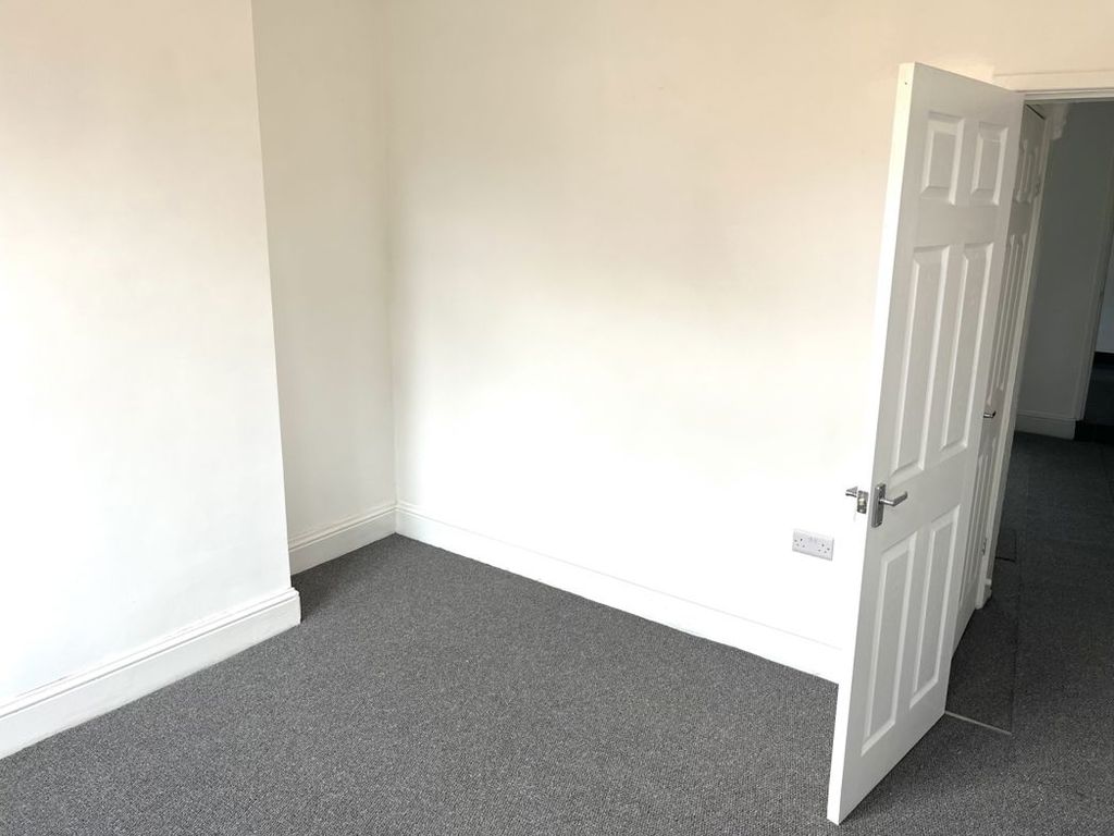 Property photo 3 of 5 11 Lomas Street Lounge