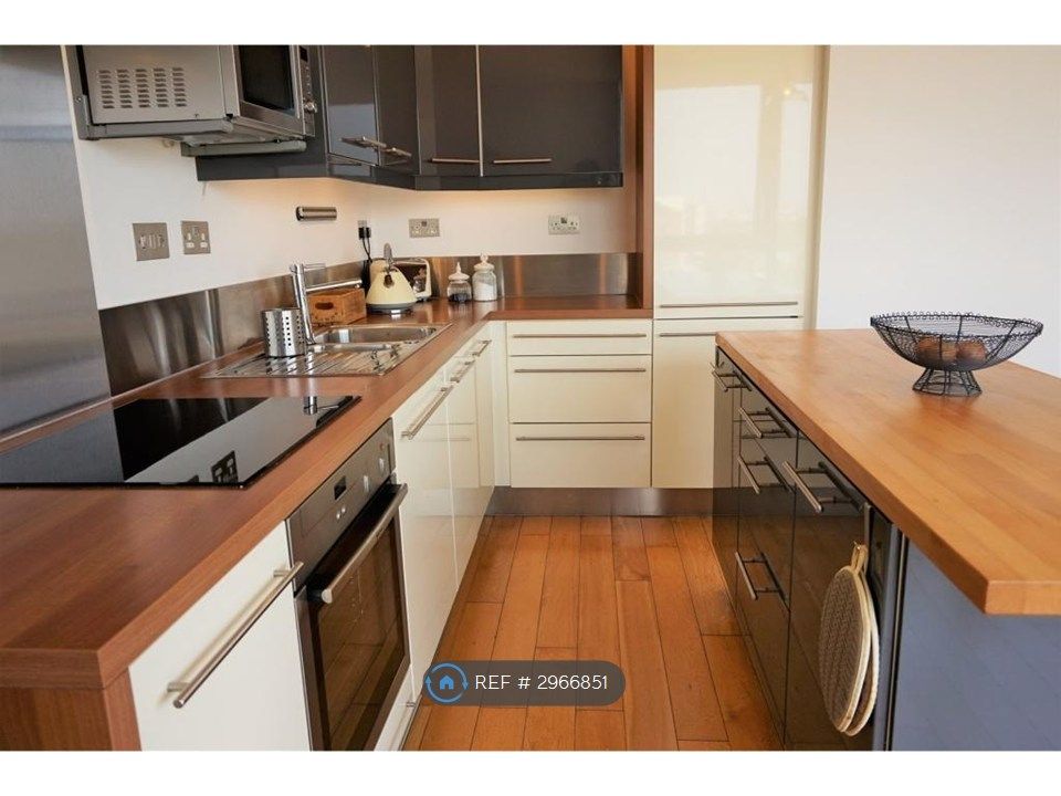 Property photo 3 of 16 Kitchen