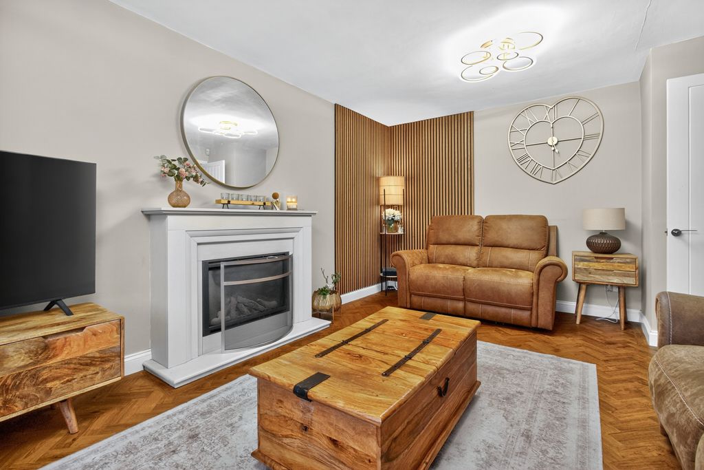 Property photo 2 of 26