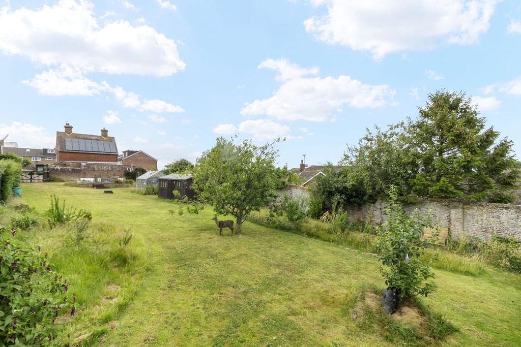 Property photo 2 of 27